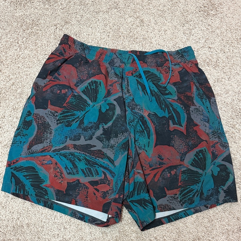 Men’s Lululemon 7in Tropical Print Shorts in Red and Teal